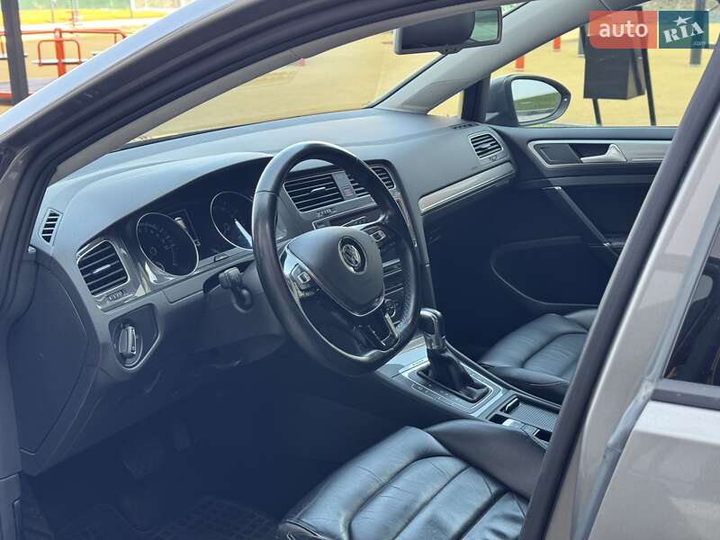 Хетчбек Volkswagen e-Golf 2015 в Луцьку
