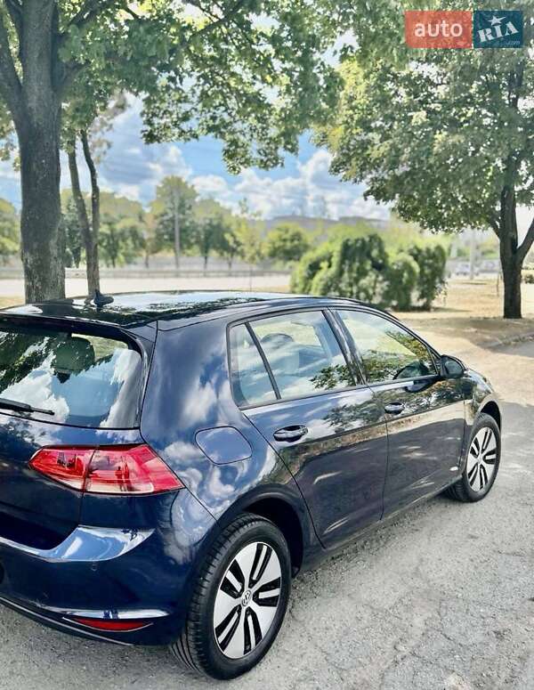 Хетчбек Volkswagen e-Golf 2015 в Дніпрі
