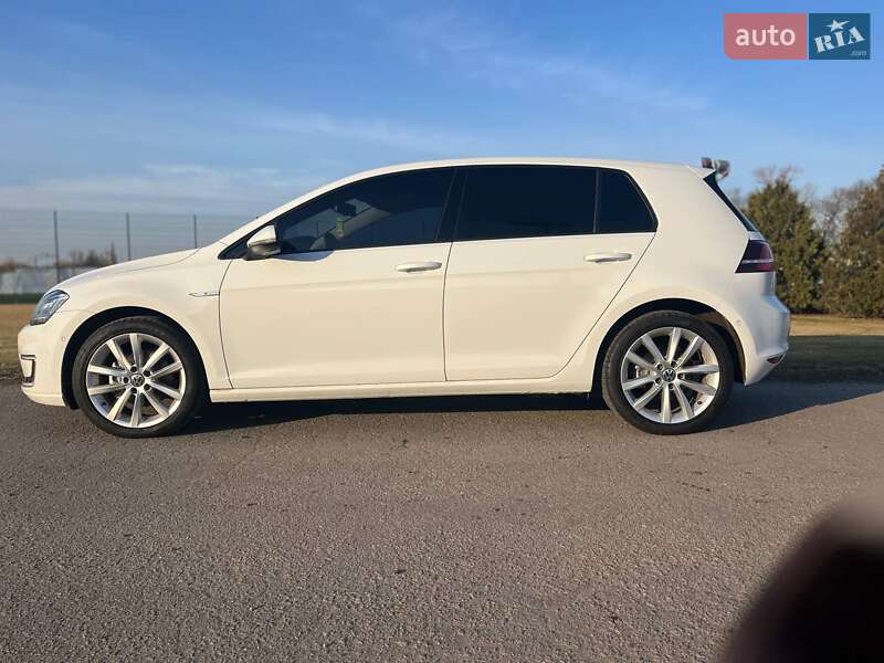 Хэтчбек Volkswagen e-Golf 2015 в 