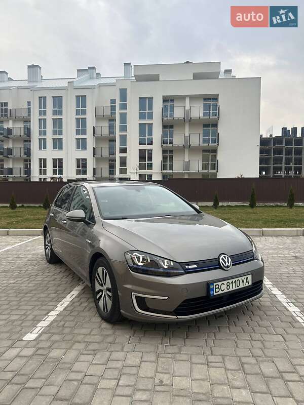 Хэтчбек Volkswagen e-Golf 2015 в Львове