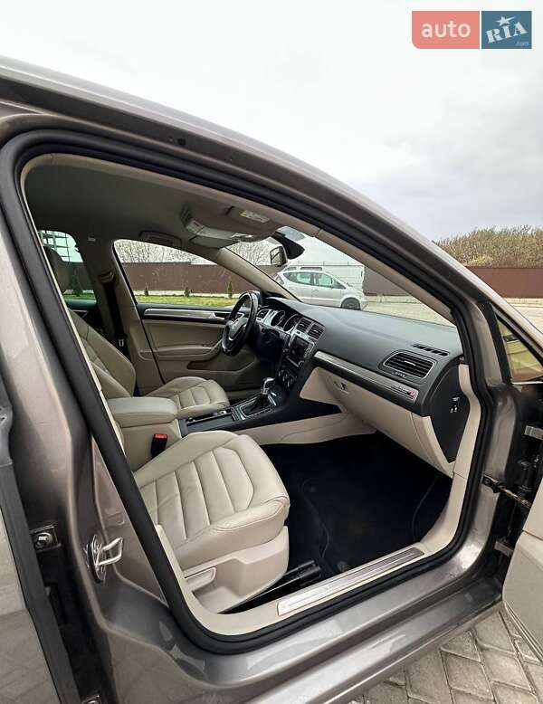 Хэтчбек Volkswagen e-Golf 2015 в Львове