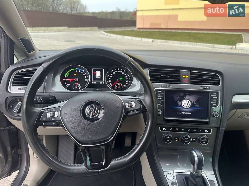 Хэтчбек Volkswagen e-Golf 2015 в Львове