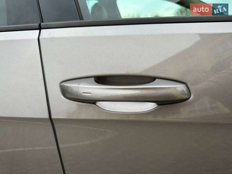 Хэтчбек Volkswagen e-Golf 2015 в Львове