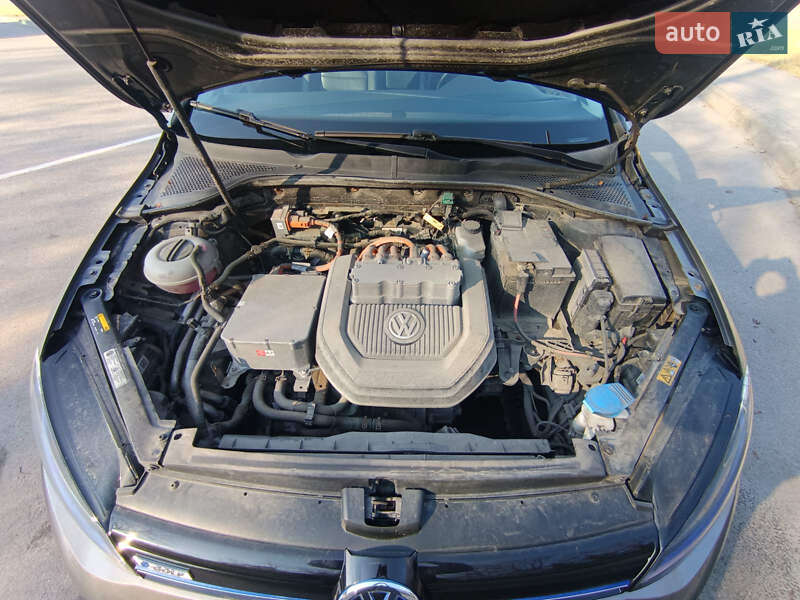 Хэтчбек Volkswagen e-Golf 2015 в Виннице фото 13 Хэтчбек Volkswagen e-Golf 2015 в Виннице