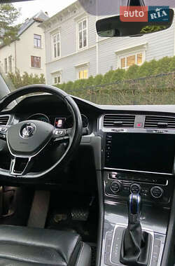Хэтчбек Volkswagen e-Golf 2017 в 