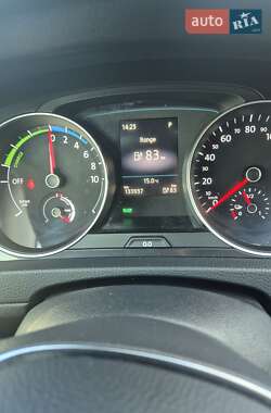 Хетчбек Volkswagen e-Golf 2017 в 