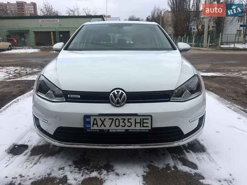 Хетчбек Volkswagen e-Golf 2016 в 
