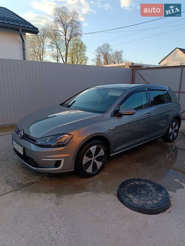 Хэтчбек Volkswagen e-Golf 2015 в Киеве