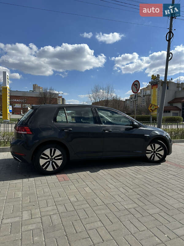 Хетчбек Volkswagen e-Golf 2017 в Києві