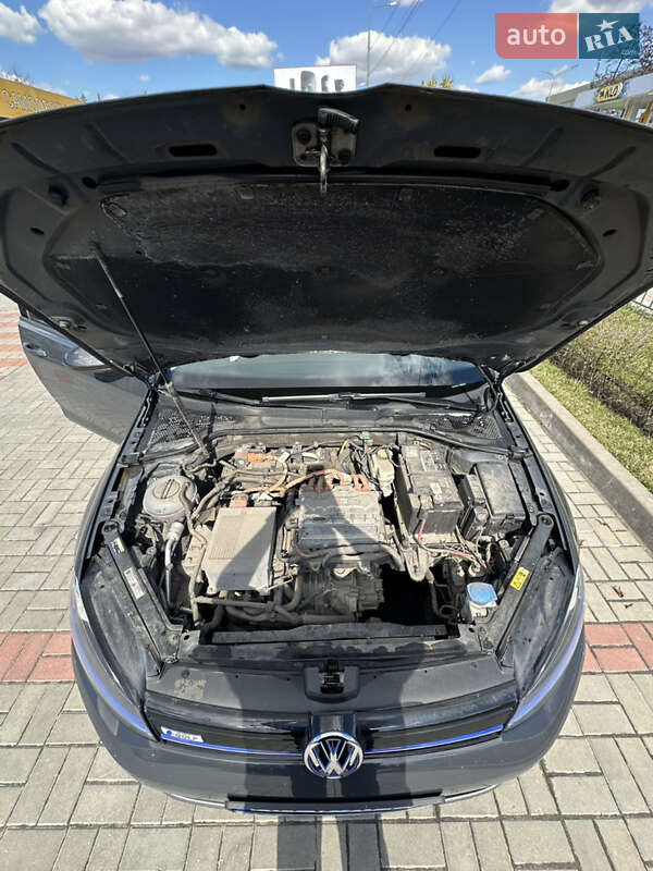Хетчбек Volkswagen e-Golf 2017 в Києві