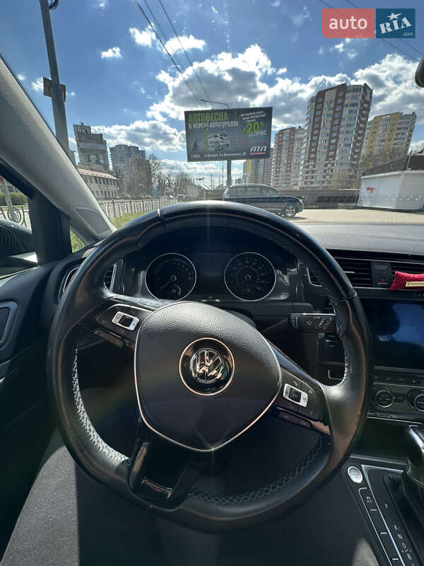 Хетчбек Volkswagen e-Golf 2017 в Києві