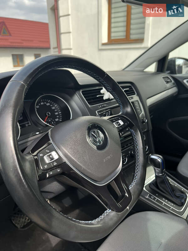 Хетчбек Volkswagen e-Golf 2016 в Львові