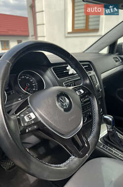 Хэтчбек Volkswagen e-Golf 2016 в 