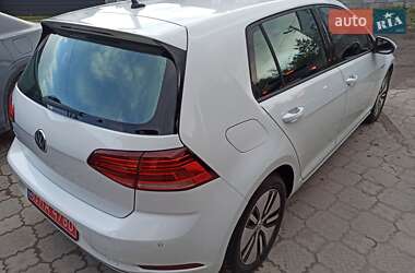 Хэтчбек Volkswagen e-Golf 2017 в 