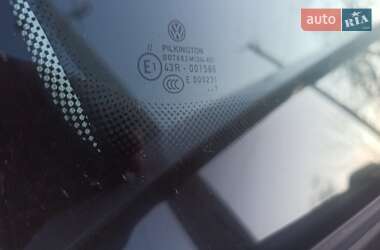 Хэтчбек Volkswagen e-Golf 2017 в 