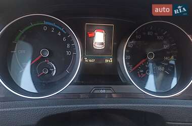 Хэтчбек Volkswagen e-Golf 2017 в 