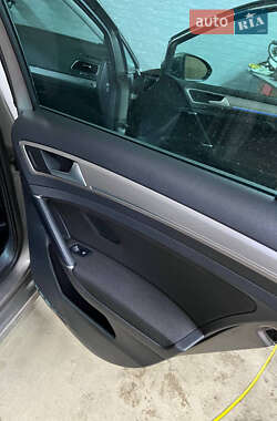 Хетчбек Volkswagen e-Golf 2015 в 