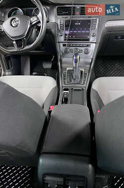 Хетчбек Volkswagen e-Golf 2015 в 