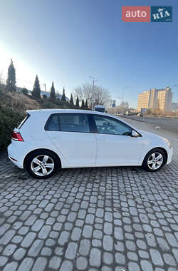 Хэтчбек Volkswagen e-Golf 2018 в 