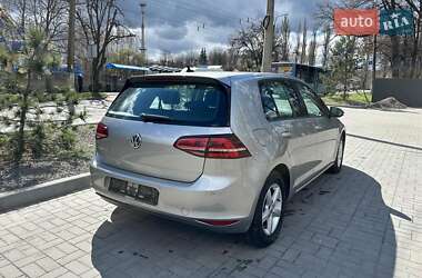 Хэтчбек Volkswagen e-Golf 2015 в 
