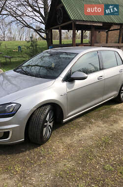 Хэтчбек Volkswagen e-Golf 2014 в 