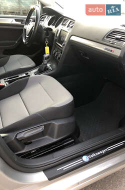 Хэтчбек Volkswagen e-Golf 2014 в 