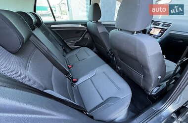Хетчбек Volkswagen e-Golf 2018 в 