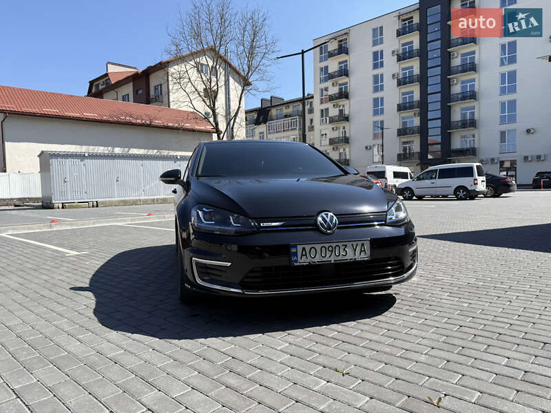 Хетчбек Volkswagen e-Golf 2016 в Сваляві