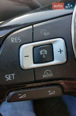 Хэтчбек Volkswagen e-Golf 2016 в 