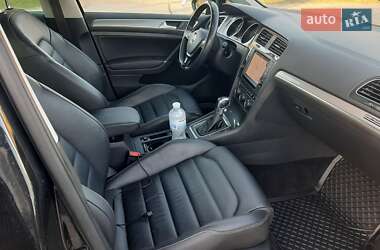 Хэтчбек Volkswagen e-Golf 2016 в 