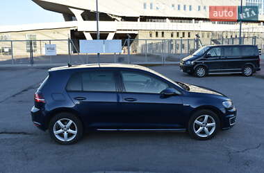 Хэтчбек Volkswagen e-Golf 2015 в 