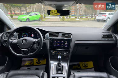 Хэтчбек Volkswagen e-Golf 2017 в 