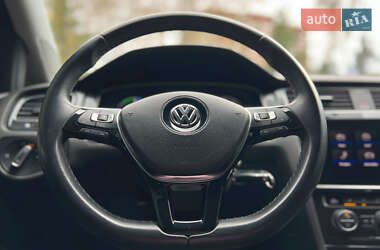 Хэтчбек Volkswagen e-Golf 2017 в 
