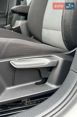 Хетчбек Volkswagen e-Golf 2014 в 