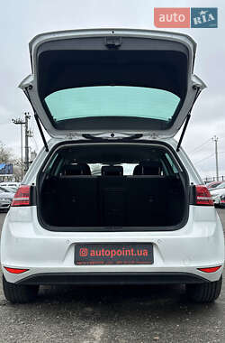 Хетчбек Volkswagen e-Golf 2014 в 