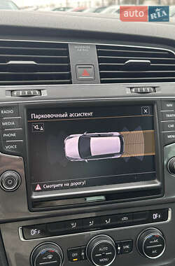 Хетчбек Volkswagen e-Golf 2014 в 