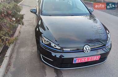 Хэтчбек Volkswagen e-Golf 2014 в 