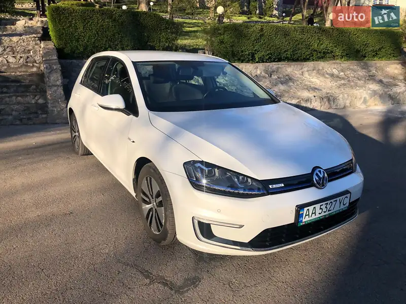 Хетчбек Volkswagen e-Golf 2014 в 