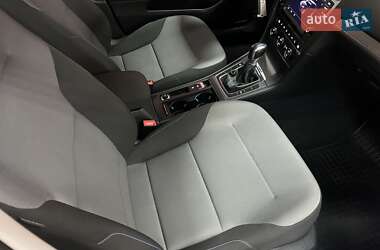 Хетчбек Volkswagen e-Golf 2015 в 