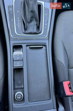 Хэтчбек Volkswagen e-Golf 2020 в 