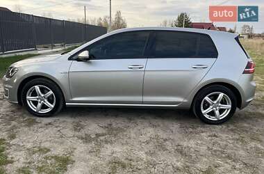 Хэтчбек Volkswagen e-Golf 2014 в 
