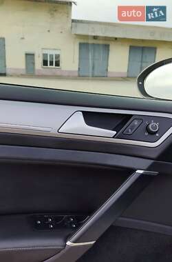 Хетчбек Volkswagen e-Golf 2015 в 