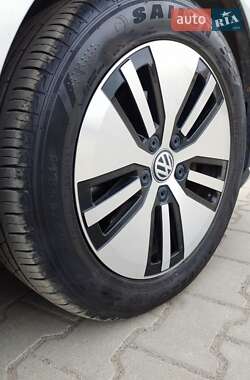 Хетчбек Volkswagen e-Golf 2015 в 