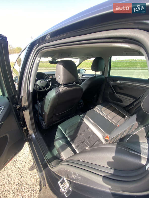 Хэтчбек Volkswagen e-Golf 2017 в Львове