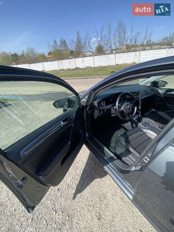 Хэтчбек Volkswagen e-Golf 2017 в Львове