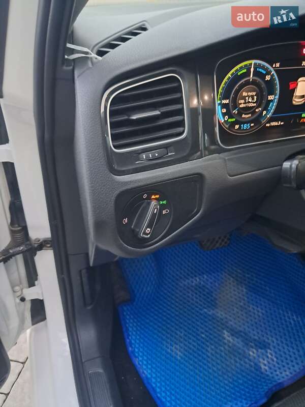 Хетчбек Volkswagen e-Golf 2018 в Львові фото 24 Хетчбек Volkswagen e-Golf 2018 в Львові