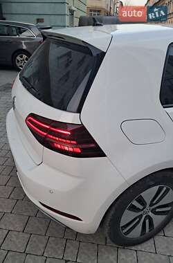 Хэтчбек Volkswagen e-Golf 2019 в 
