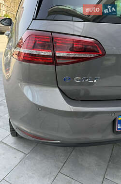 Хетчбек Volkswagen e-Golf 2014 в 