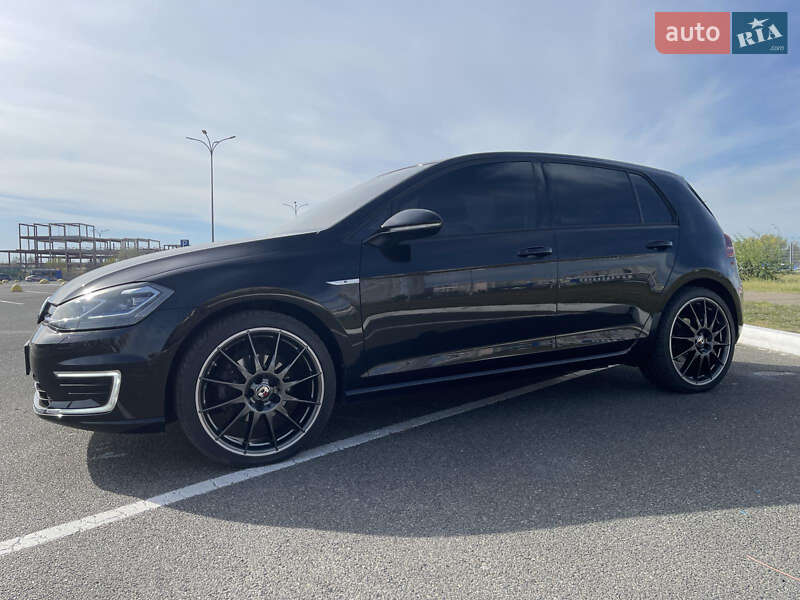 Хетчбек Volkswagen e-Golf 2019 в Києві
