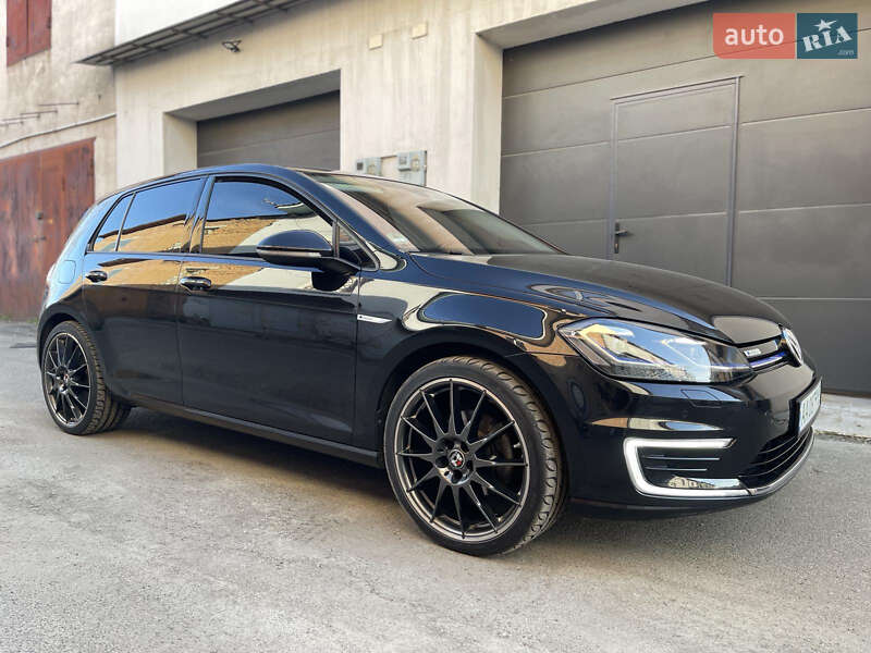 Хетчбек Volkswagen e-Golf 2019 в Києві